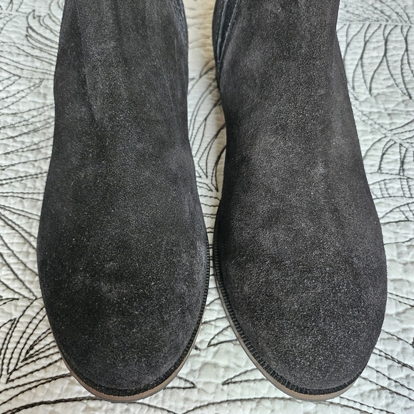 NWOB EUC Oobash Shari Chelsea Suede Boot Black Women Size 9 - Picture 8 of 13